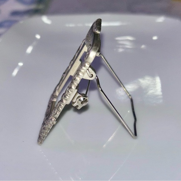 Silvertone Grandmother Picture Frame  for 1 1/2 x 1” Photo 1 5/8 x 1 1/4” - Picture 4 of 4